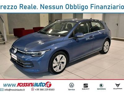 Usata VW Golf VIII Style 150 CV (110 kW) 2025 Anemone blu Berlina