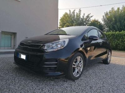 Usata Kia Rio 90 CV (66 kW) 2016 Nero Berlina