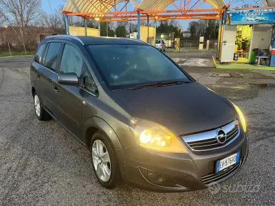 Usata Opel Zafira Cosmo 110 CV (80 kW) 2011 Grigio Monovolume
