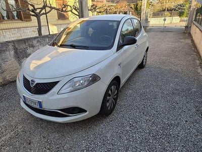 Usata Lancia Ypsilon Gold 95 CV (69 kW) 2018 Bianco Utilitaria