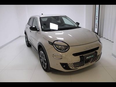 Usata Fiat 600 136 CV (100 kW) 2025 Crema cappuccino metallizzato SUV