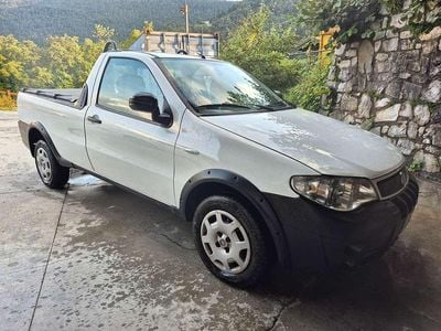 Usata Fiat Strada 84 CV (61 kW) 2011 Bianco Pick-up