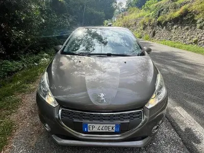 Usata Peugeot 208 82 CV (60 kW) 2013 Grigio Utilitaria