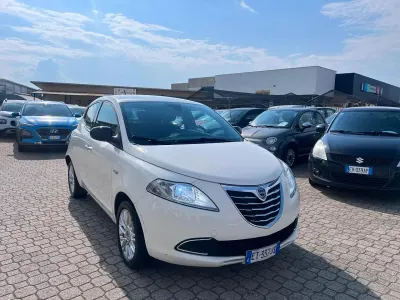 Usata Lancia Ypsilon Gold 95 CV (69 kW) 2014 Bianco Utilitaria