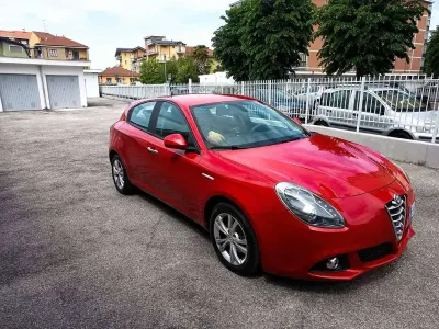 Usata Alfa Romeo Giulietta Business 105 CV (77 kW) 2014 Rosso Utilitaria