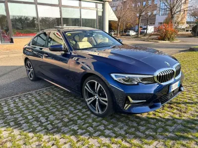 Usata BMW 320 Luxury Line 258 CV (189 kW) 2019 Blu/azzurro Berlina