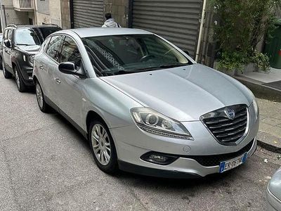 Usata Lancia Delta 120 CV (88 kW) 2013 Grigio Utilitaria