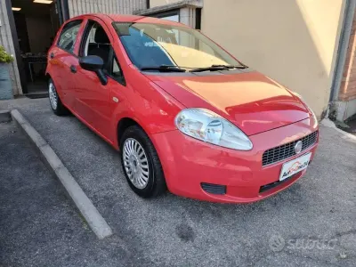 Usata Fiat Grande Punto Dynamic 65 CV (47 kW) 2007 Rosso metallizzato Utilitaria