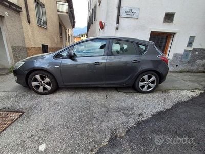 Usata Opel Astra 90 CV (66 kW) 2011 Berlina