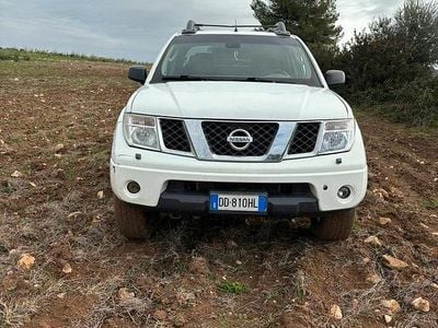 Brugt Nissan Navara 171 HK (125 kW) 2006 Hvid Pickup / Ladvogn