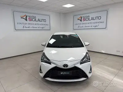 Usata Toyota Yaris Lounge 111 CV (81 kW) 2020 Bianco Berlina
