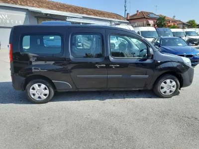 Usado Renault Kangoo 116 CV (85 kW) 2021 Negro Familiar