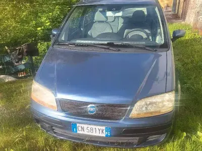 Usata Fiat Idea 69 CV (50 kW) 2004 Bluazzurro Monovolume