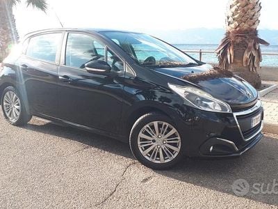 Usata Peugeot 208 Allure 75 CV (55 kW) 2016 Nero Utilitaria