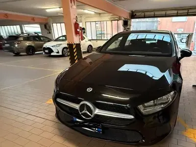 Usata Mercedes 180 109 CV (80 kW) 2020 Nero Berlina