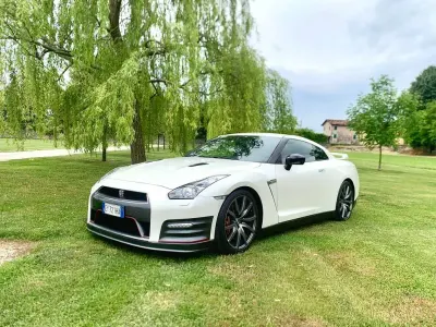 Używany Nissan GT-R GT 549 KM (403 kW) 2014 Biały Coupe