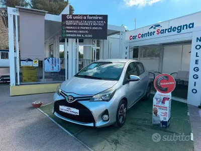 Usata Toyota Yaris Active 69 CV (50 kW) 2016 Grigio Berlina