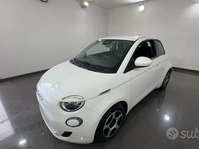 Usata Fiat 500e Passion 85 kW (116 CV) 2021 Bianco Berlina