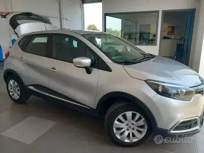 Usado Renault Captur 90 CV (66 kW) 2014 Gris SUV