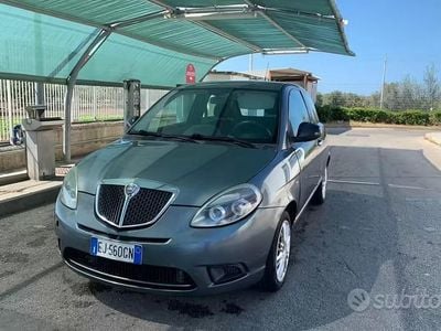 Usata Lancia Ypsilon 60 CV (44 kW) 2011 Grigio Utilitaria