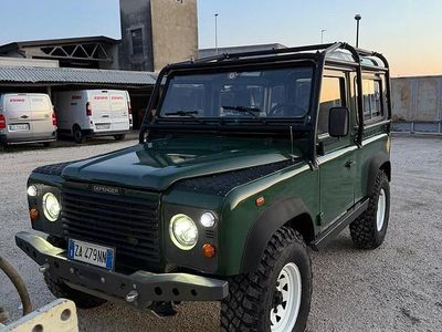 Usado Land Rover Defender 86 HP (63 kW) 2001 Verde