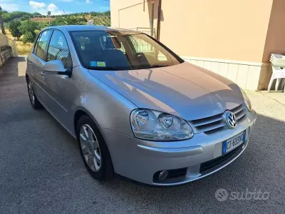 Usata VW Golf IV Sportline 140 CV (102 kW) 2005 Grigio Berlina