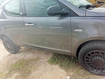 Usata Lancia Ypsilon 86 CV (63 kW) 2013 Grigio Utilitaria