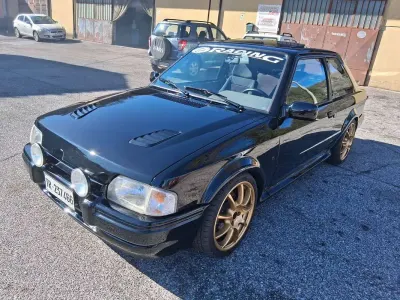 Usata Ford Escort RS 132 CV (97 kW) 1988 Nero Berlina