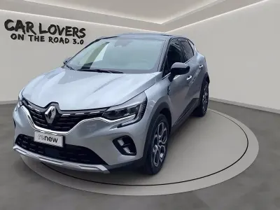 Begagnad Renault Captur Intens 101 HK (74 kW) 2023 Grå SUV