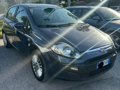 Usata Fiat Punto 77 CV (56 kW) 2010 Utilitaria