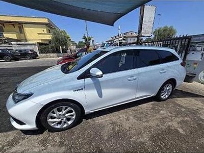 Usata Toyota Auris Hybrid 99 CV (72 kW) 2019 Bianco Station wagon