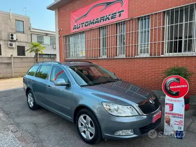 Usata Skoda Octavia Active 105 CV (77 kW) 2013 Grigio Station wagon