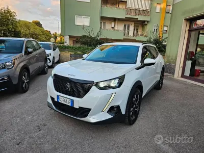 Usata Peugeot 2008 Allure 110 CV (80 kW) 2021 Bianco SUV