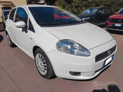 Usata Fiat Grande Punto Dynamic 75 CV (55 kW) 2010 Bianco Utilitaria
