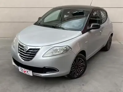 Usata Lancia Ypsilon 69 CV (50 kW) 2014 Grigio Utilitaria