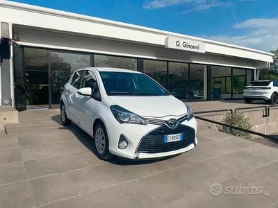 Second-hand Toyota Yaris Active 99 CP (72 kW) 2015 Alb Hatchback