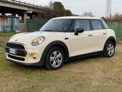 Usata Mini Cooper 102 CV (75 kW) 2018 Beige Utilitaria