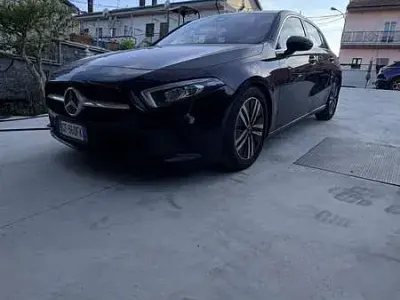 Usata Mercedes A180 116 CV (85 kW) 2021 Nero Berlina
