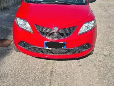 Usata Lancia Ypsilon 69 CV (50 kW) 2017 Rosso Utilitaria