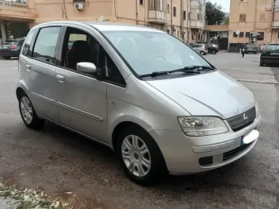 Käytetty Fiat Idea 77 HP (56 kW) 2007 Hopea Tila-auto