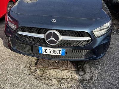 Usata Mercedes 180 90 CV (66 kW) 2022 Blu/azzurro Berlina