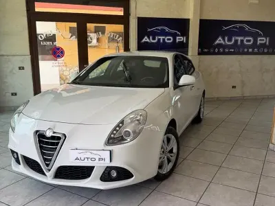 Usata Alfa Romeo Giulietta Distinctive 170 CV (125 kW) 2011 Bianco Utilitaria