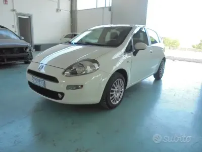 Usata Fiat Punto Street 69 CV (50 kW) 2014 Bianco Utilitaria