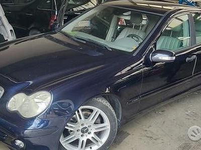 Usata Mercedes C220 150 CV (110 kW) 2004 Nero Berlina