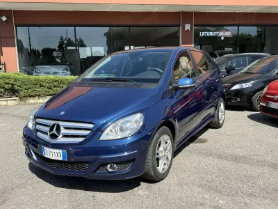 Usata Mercedes B180 Premium 116 CV (85 kW) 2011 Blu/azzurro Utilitaria
