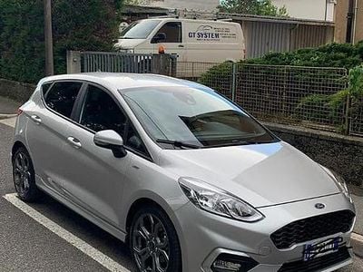 Grigio Usata 2018 Ford Fiesta ST-Line Berlina | 10.300 € (Buon prezzo)