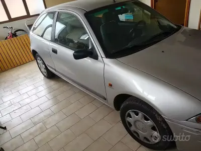 Usata Rover 200 75 CV (55 kW) 2000 Grigio Utilitaria
