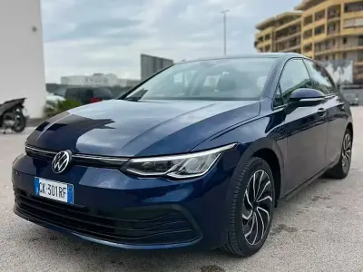 Usata VW Golf VIII Life 116 CV (85 kW) 2022 Blu Berlina