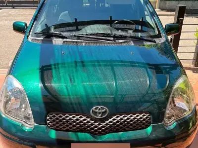 Usata Toyota Yaris 87 CV (63 kW) 2003 Verde Berlina