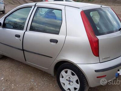 Grigio Usata 2004 Fiat Punto | 2500 € (Molto cara)